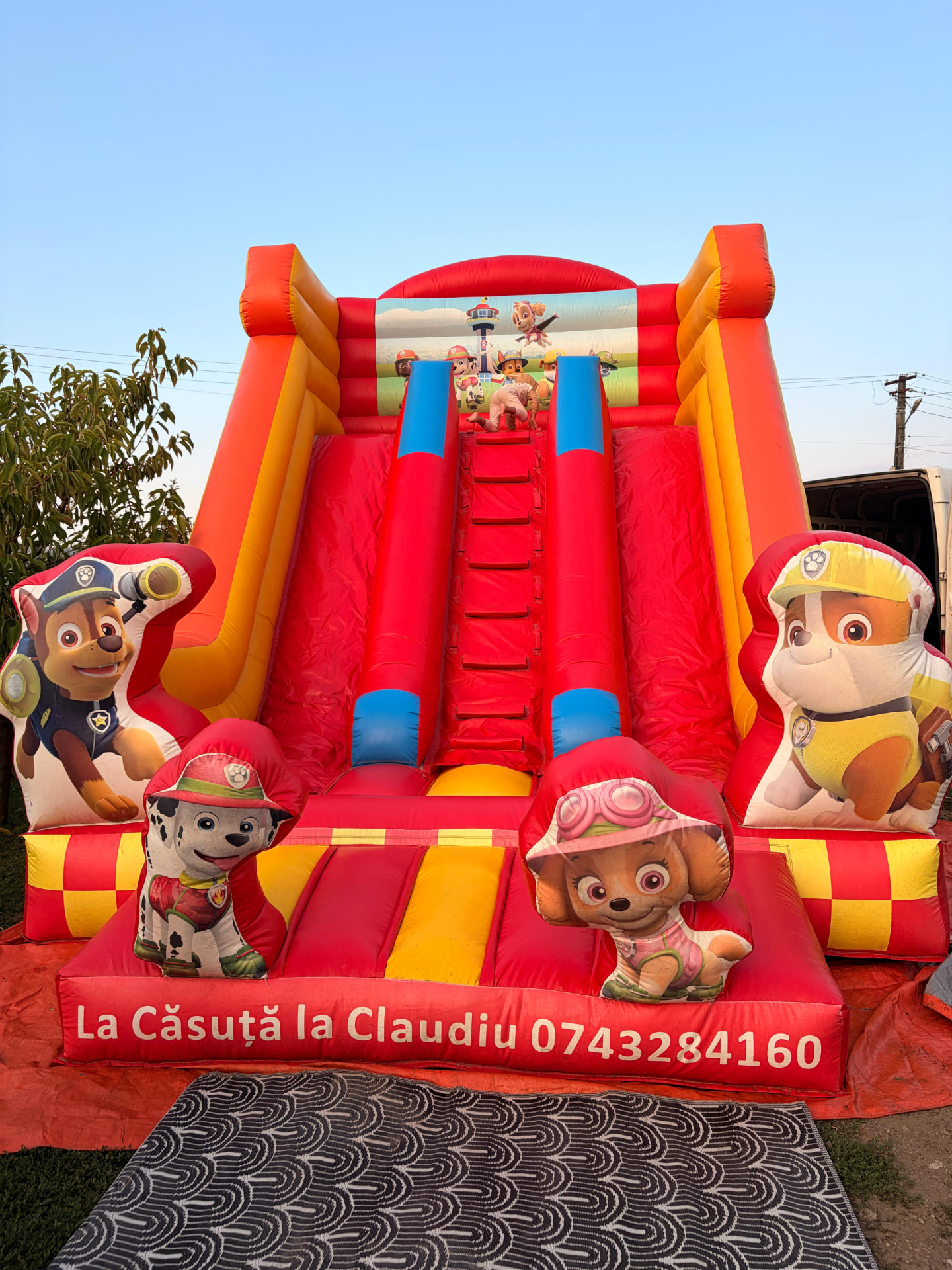 Tobogan gonflabil Paw Patrol roșu cu personaje